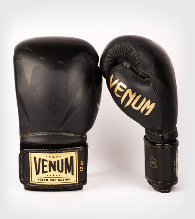 VENUM GIANT 2.0 BOXING GLOVES VELCRO - BLK/BLK/GOLD