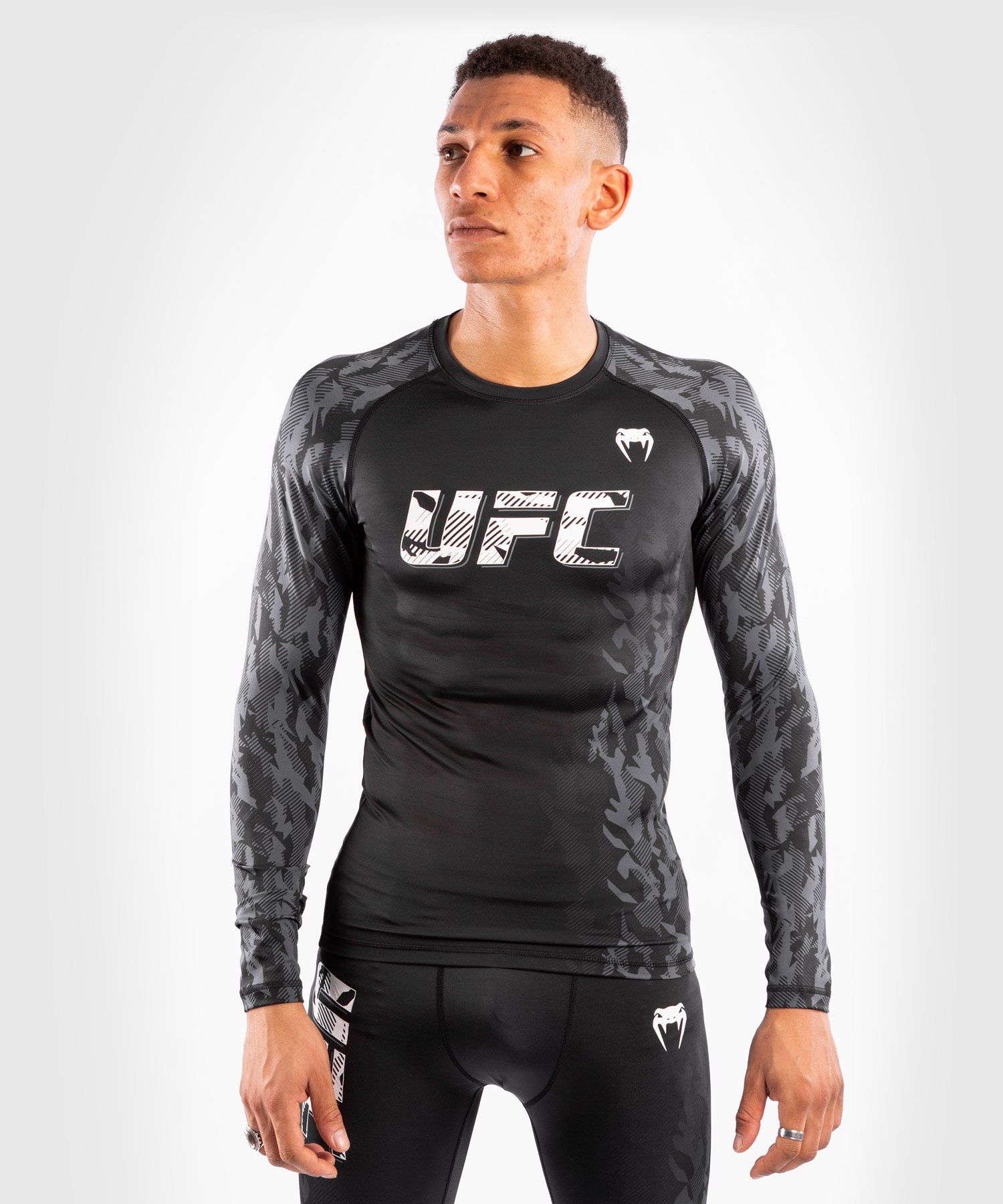 VENUMxUFC AUTHENTIC FIGHTWEEK MEN'S PERFORMANCE LS RASHGUARD BLK